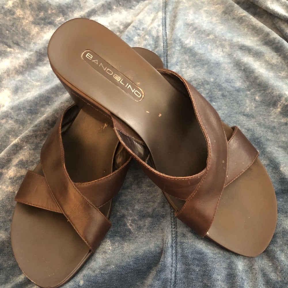 Woman’s 8.5 Brown slide on shoes. Heel is approx: 3”